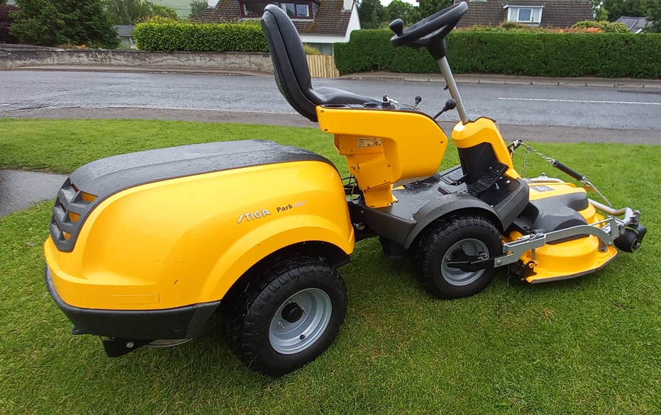 Used - 2017 Stiga Park 520P Out Front Ride-on Mower